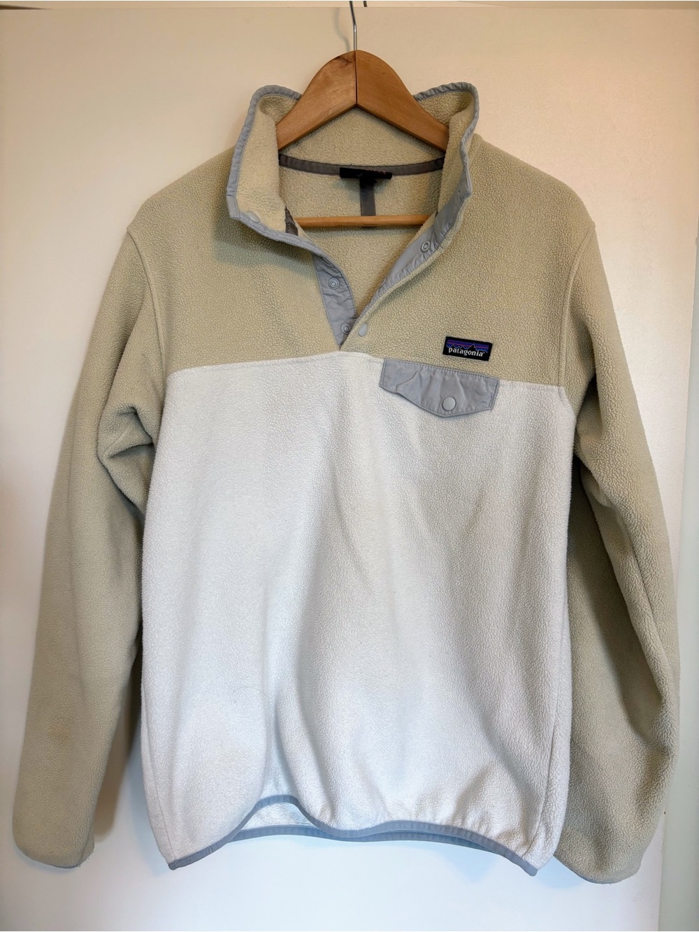 Patagonia Women’s synchilla snap t Pullover - Cream & Light Gray